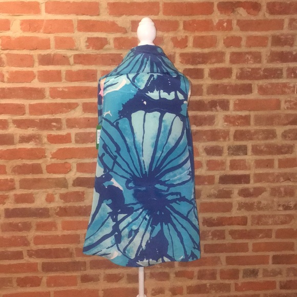 Lilly Pulitzer Stasia Silk Vest has a shawl color. - Picture 6 of 8